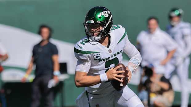 Jets QB Zach Wilson looks to pass